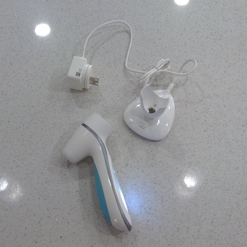 Nu Skin  ageLOC® LumiSpa® with a charger